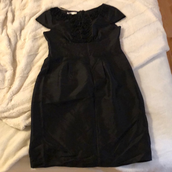 Elegant knee length black dress - Picture 3 of 3